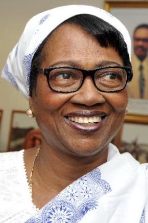 José Eduardo dos Santos foi enganado algumas vezes por alguns colaboradores seus – Luzia Inglês