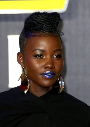 com toques bem espaciais, como na temática do filme.