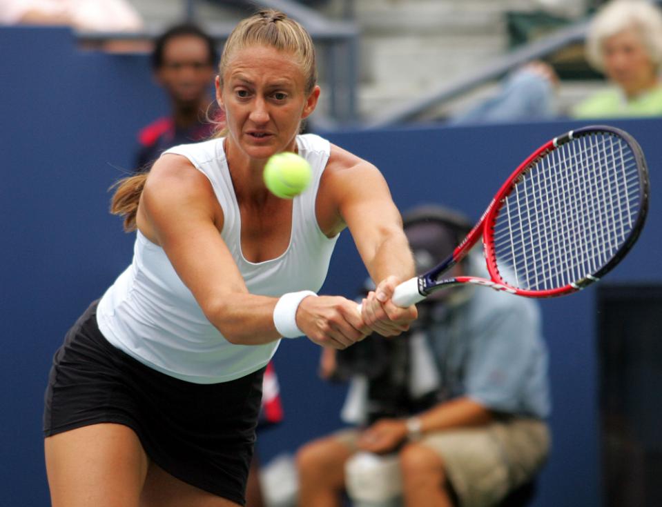 o Australian Open 1995 e 2000 do Aberto da França. A francesa também jogou em duas equipes Fed Cup-vencedores.