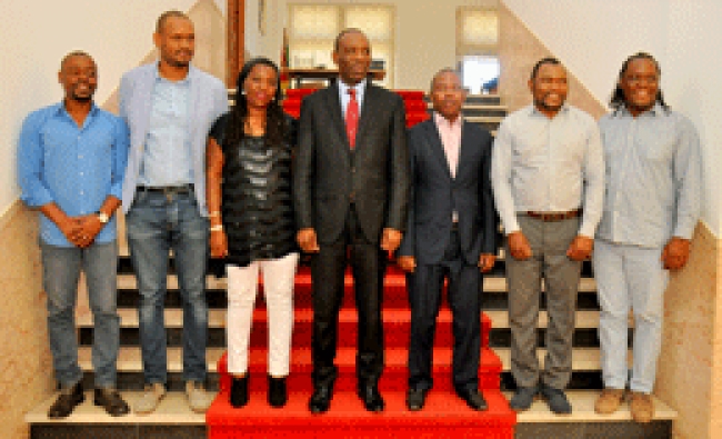 KAPA DECH REGRESSA AOS PALCOS