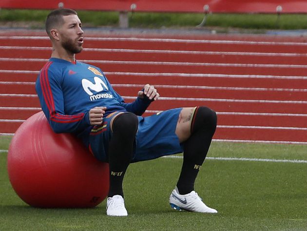 Ídolo do Atlético de Madrid, uruguaio Godín defende Sergio Ramos em polêmica com Salah