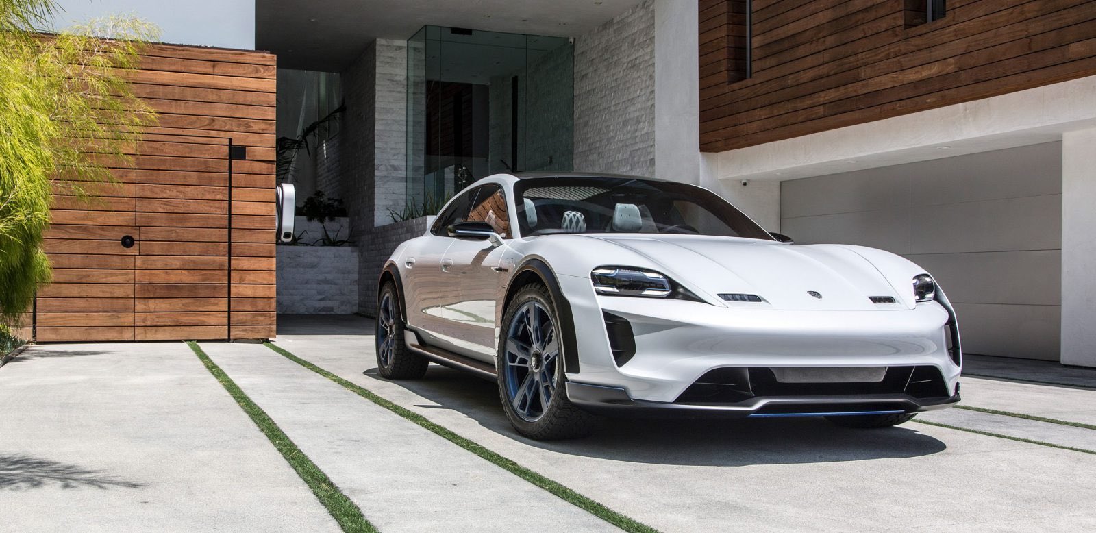 Porsche altera o nome do seu carro elétrico para Taycan