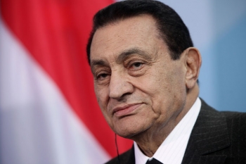 O advogado do ex-presidente anunciou a saída de Mubarak do hospital militar do Cairo, onde ele passou boa parte dos seis anos de detenção
